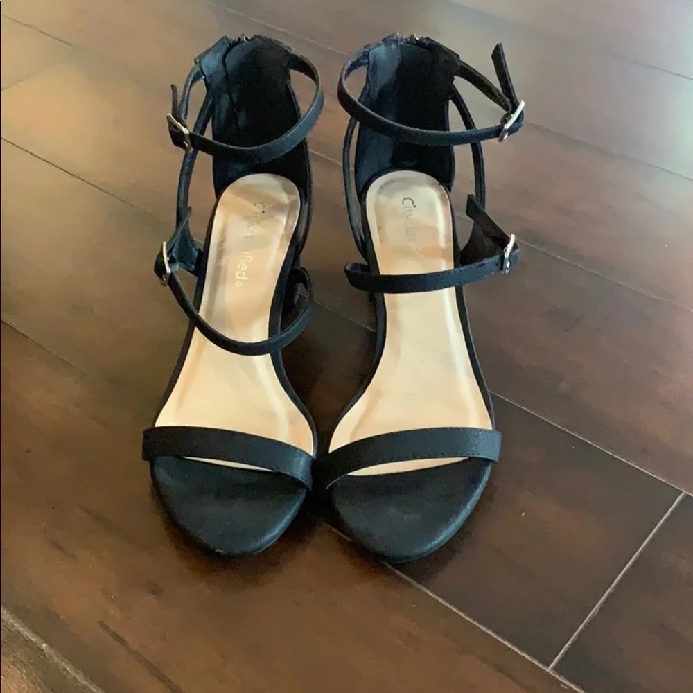 Block heel strappy heels - Picture 2 of 4